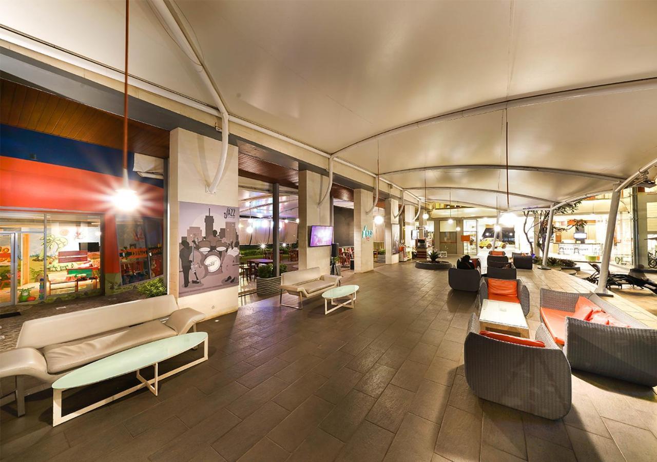 Harris Hotel Sentul City Bogor Eksteriør billede