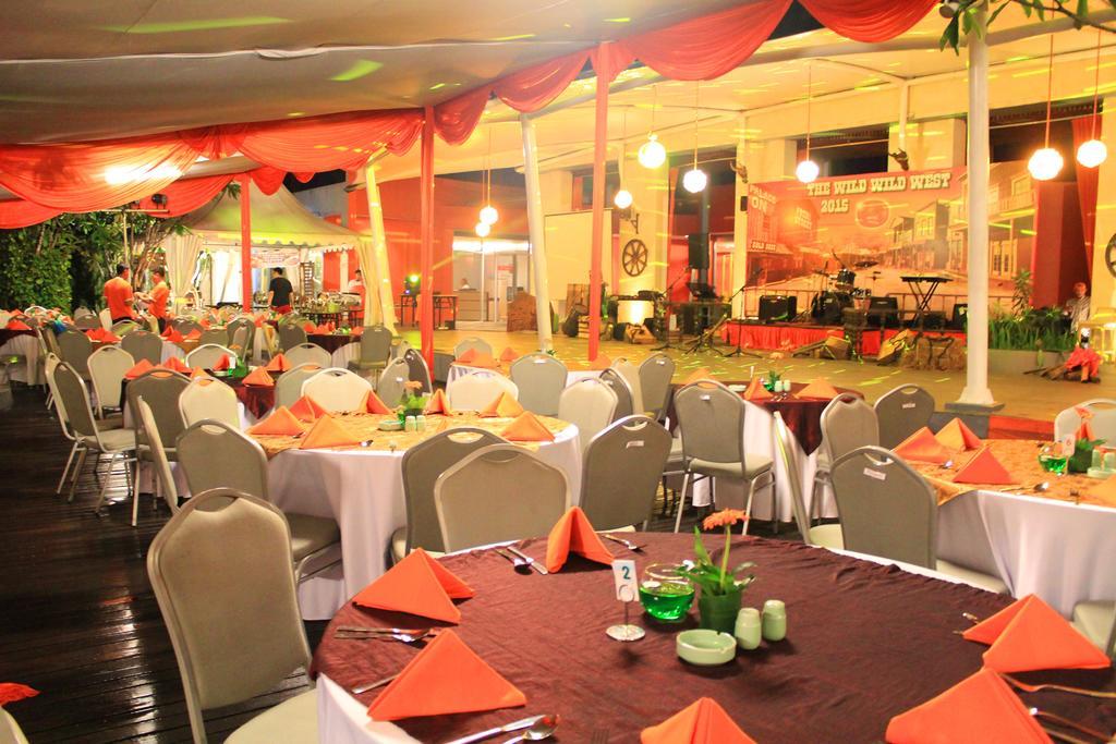 Harris Hotel Sentul City Bogor Eksteriør billede