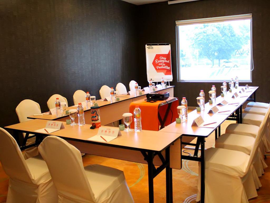 Harris Hotel Sentul City Bogor Eksteriør billede