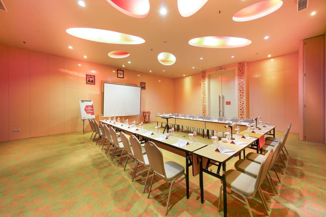 Harris Hotel Sentul City Bogor Eksteriør billede