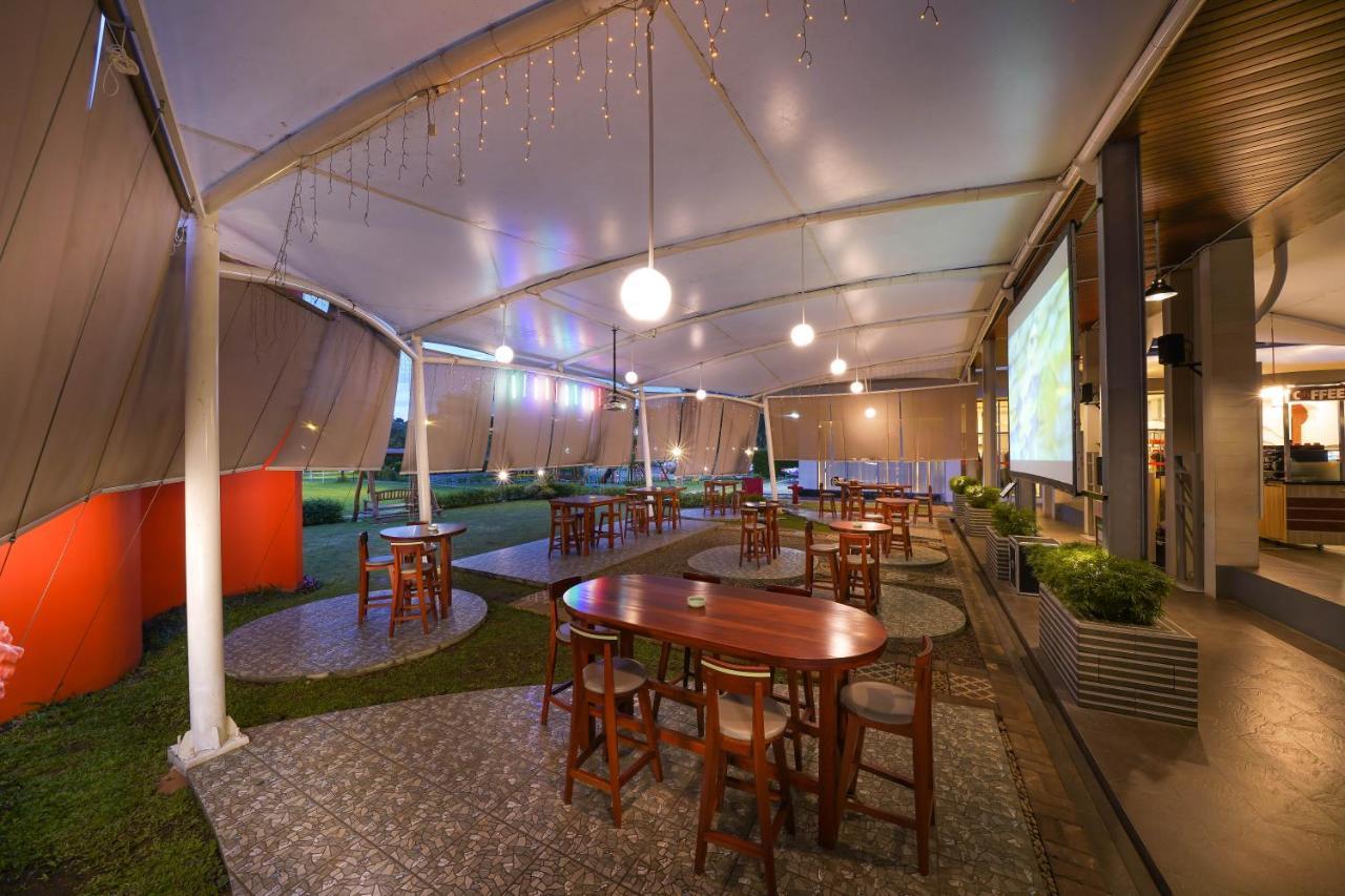 Harris Hotel Sentul City Bogor Eksteriør billede